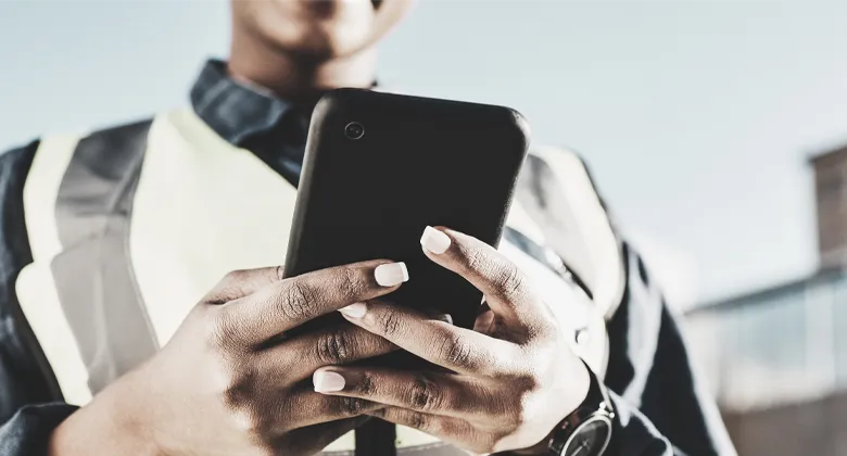 Construction Time Tracking App vs. Paper Timesheets: A Cost-Benefit Analysis for Small Builders